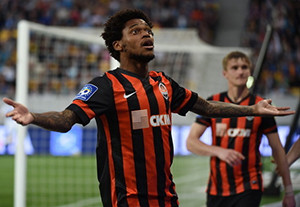 Luiz Adriano marca o golo da vitória e coloca o Shakhtar na final.