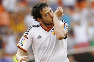 Dani Parejo garante os primeiros pontos ao Valencia, de grande penalidade.