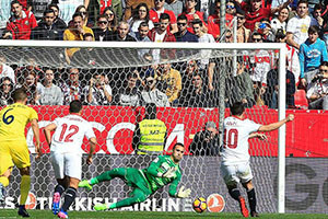 Asenjo foi a peça mais importante do Villarreal, evitando a derrota várias vezes.