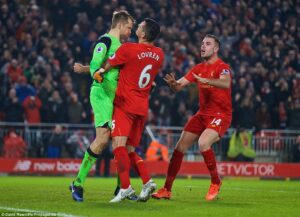 Simon Mignolet tentou redimir-se do erro no golo do Chelsea defendendo o penálti de Costa.