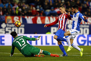 Fernando Torres bisa, com um belo segundo golo.