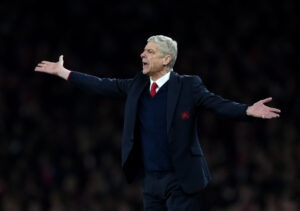 Com uma derrota mais o Arsenal vai para interregno na sexta posição da tabela e Wenger é um homem isolado.