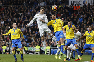 Depois de estarem a perder por 3-1, um bis de Cristiano Ronaldo evita a derrota.