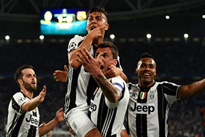 Dybala bisa e Juventus arrasa Barcelona.