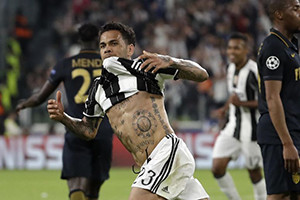 Dani Alves foi fundamental nestas meias-finais, com 3 assistências e 1 golo nas duas mãos.