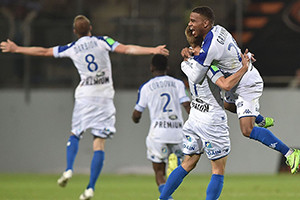 Um ano após a relegação, Troyes volta a subir para a Ligue 1.