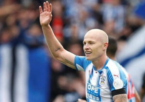 Aaron Mooy já tinha sido um elemento estrutural na época passada mas a Premier League está-lhe a fazer bem.