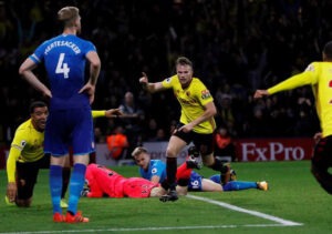 Tom Cleverley festeja o golo da vitória do Watford, dois minutos para lá dos noventa.