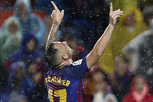 Paco Alcácer carimba vitória catalã.