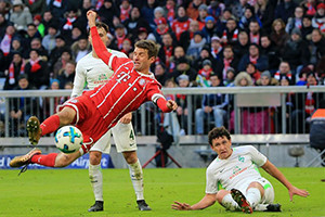 Dois golos e uma assistência para Muller na vitória sobre o Werder Bremen.