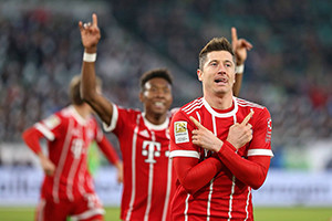 Golo de Lewandowski vale 10ª vitória consecutiva na Bundesliga para os Bávaros.