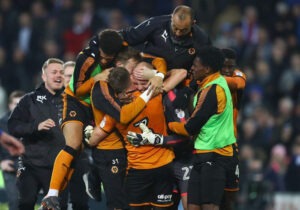 O empate do Fulham garnte a subida mas os Wolves querem vencer o Championship.